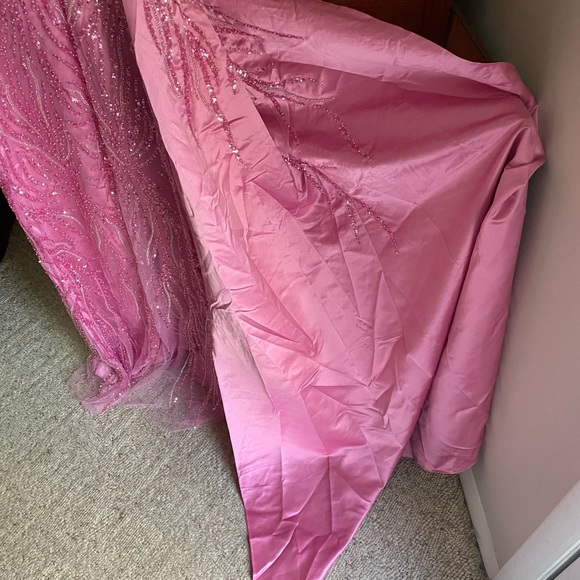 Party dresses - Picture 3 of 6